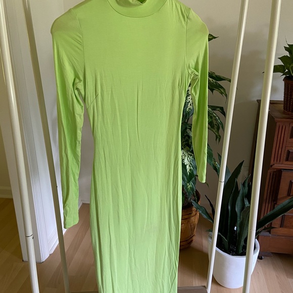 Dress - Picture 2 of 4